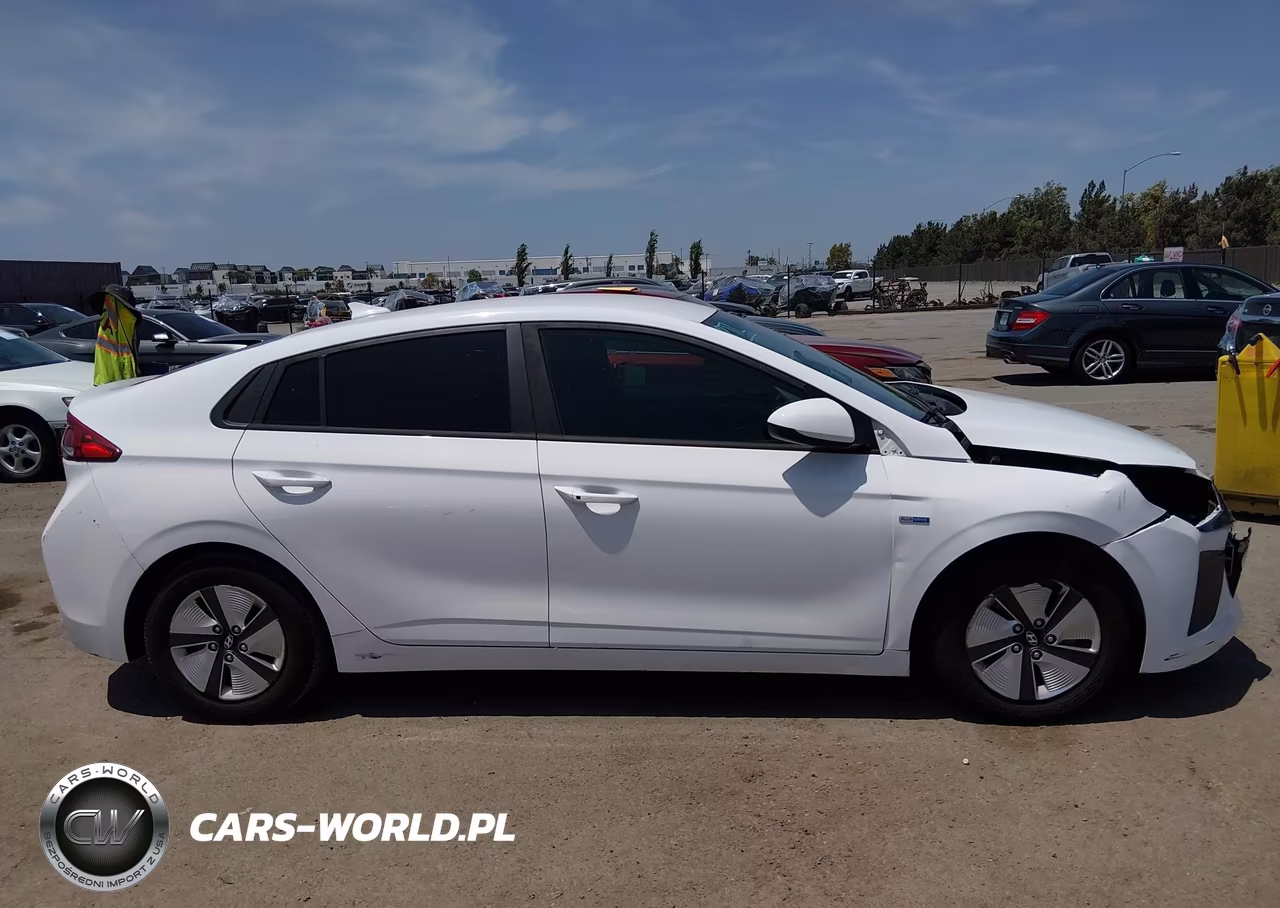 2018 Hyundai Ioniq Hybrid Blue VIN:KMHC65LC6JU102228 - 14