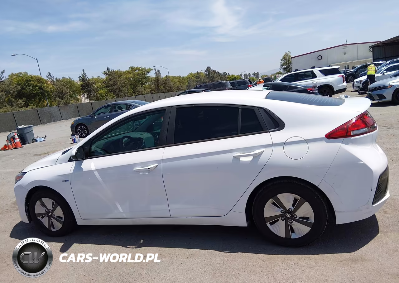 2018 Hyundai Ioniq Hybrid Blue VIN:KMHC65LC6JU102228 - 15