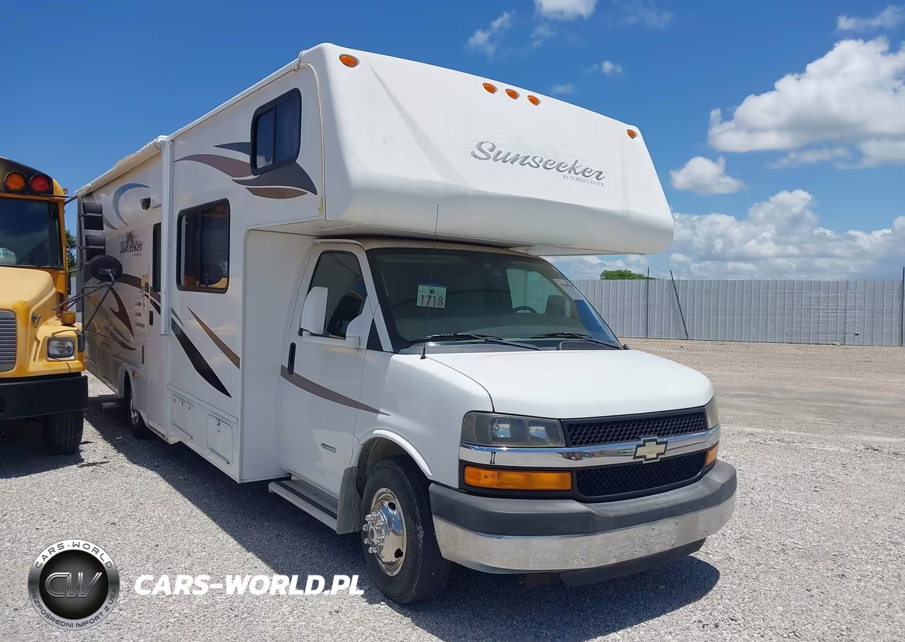 2012 Chevrolet Express Cutaway 4500 Series – zdjęcie 1 z 15