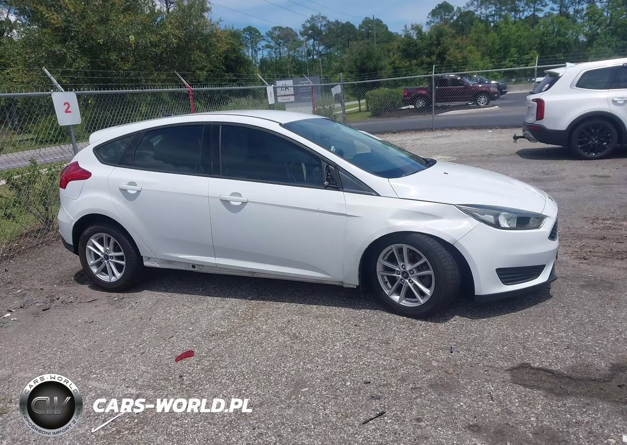 2018 Ford Focus Se VIN:1FADP3K24JL332381 - 14