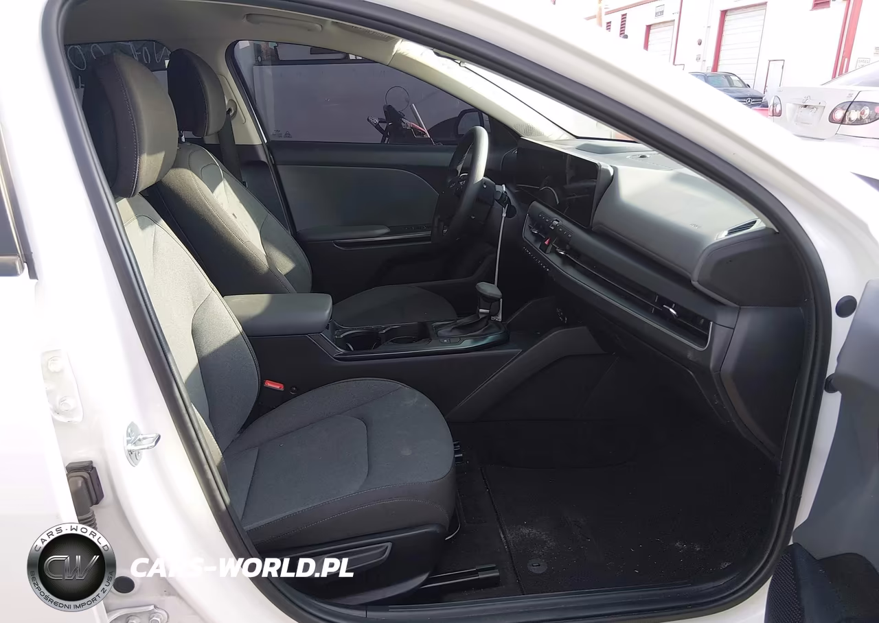2025 Kia K4 Lxs VIN:3KPFT4DE6SE194834 - 5