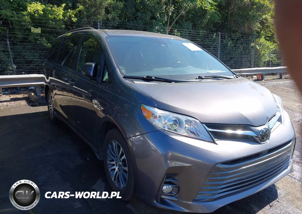 2018 Toyota Sienna Xle 8 Passenger