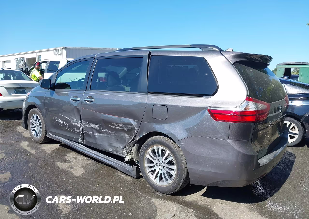 2018 Toyota Sienna Xle 8 Passenger VIN:5TDYZ3DC4JS933865 - 3