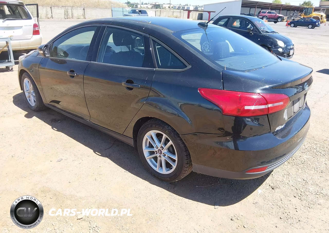 2015 Ford Focus Se VIN:1FADP3F23FL244035 - 3