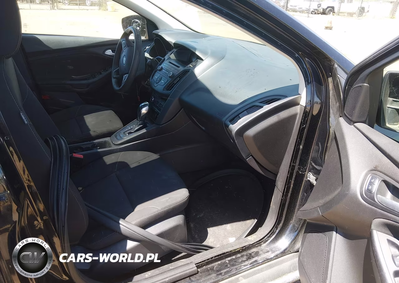 2015 Ford Focus Se VIN:1FADP3F23FL244035 - 5