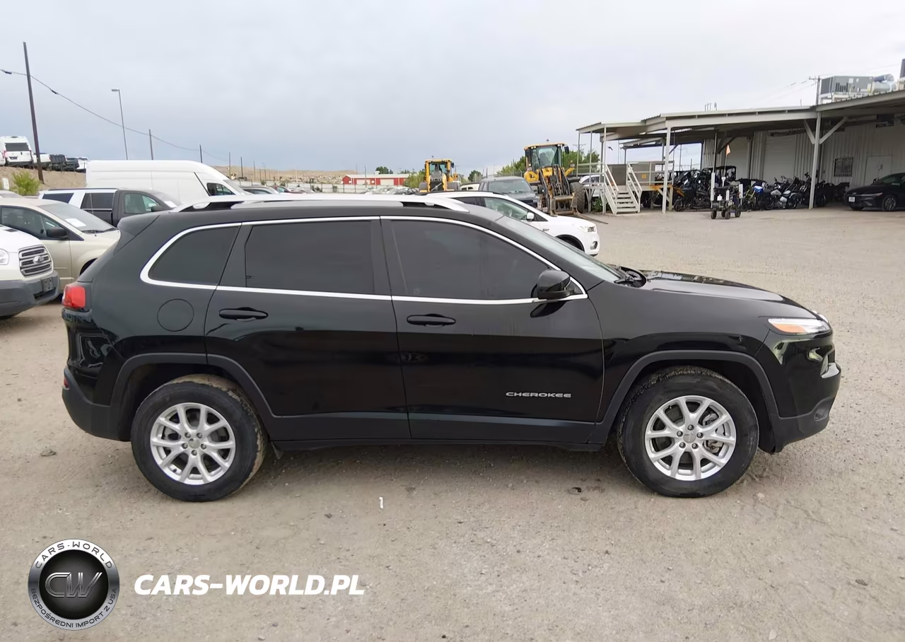 2018 Jeep Cherokee Latitude 4X4 VIN:1C4PJMCB5JD528417 - 13