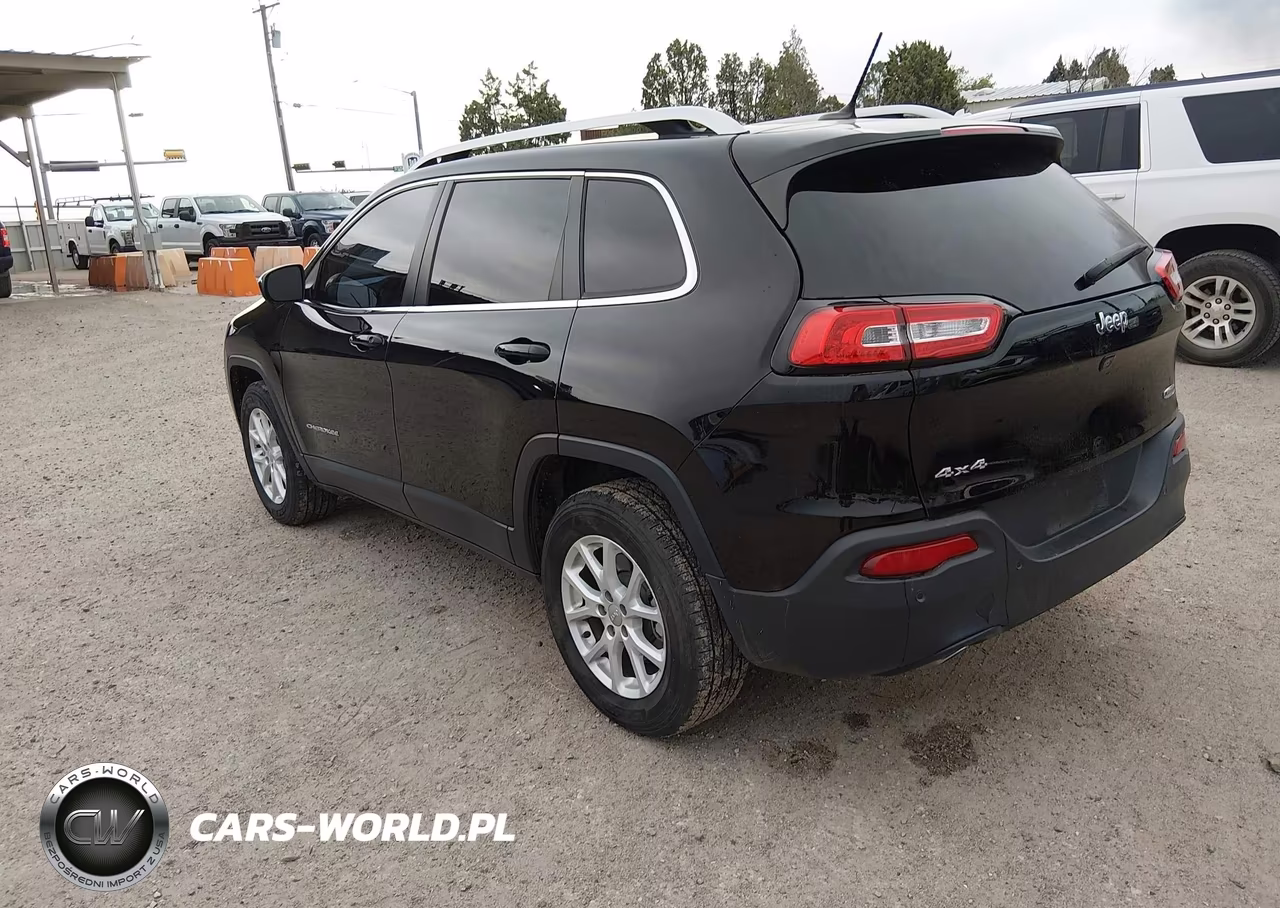 2018 Jeep Cherokee Latitude 4X4 VIN:1C4PJMCB5JD528417 - 3