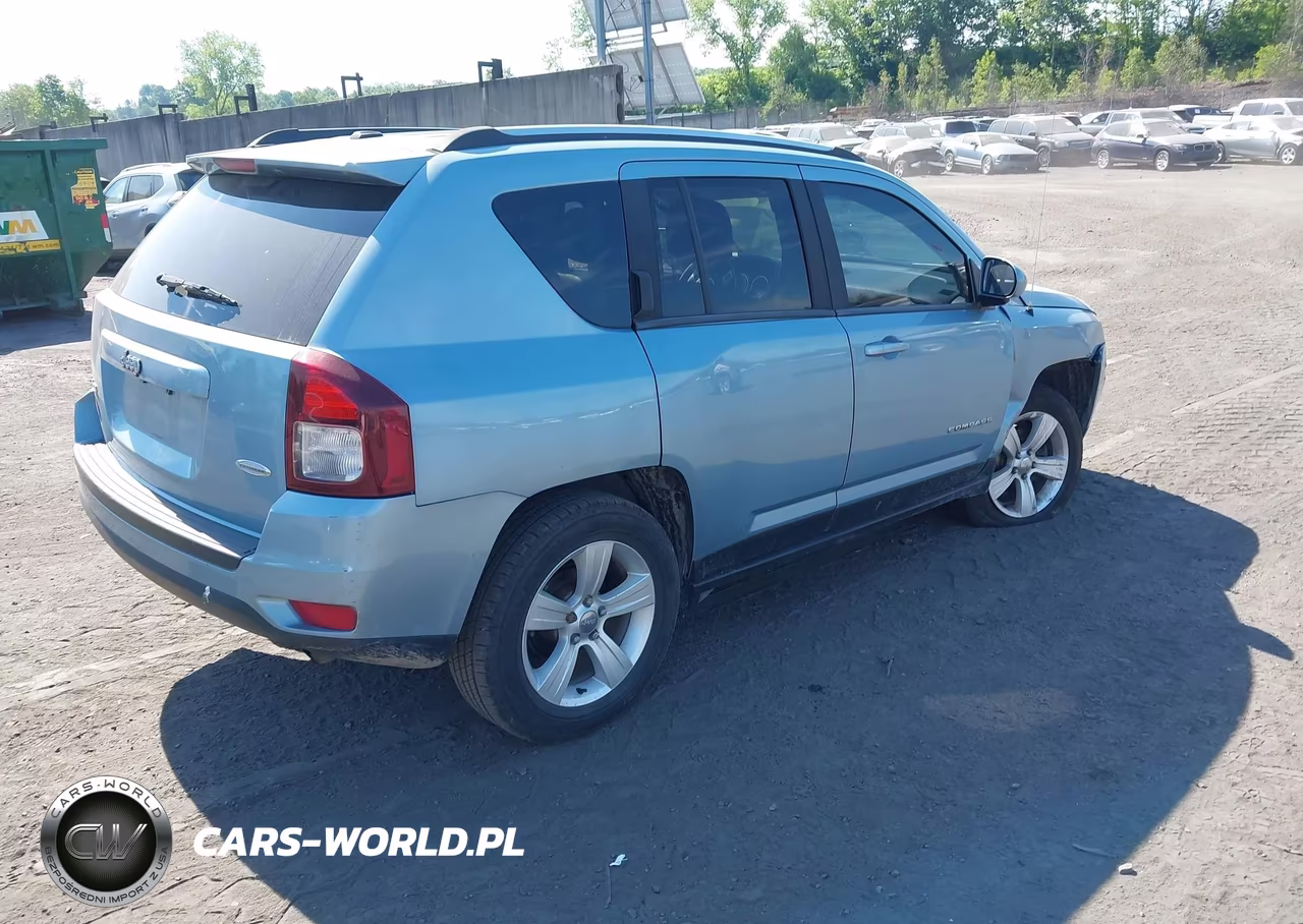 2014 Jeep Compass Latitude VIN:1C4NJDEB2ED520981 - 4