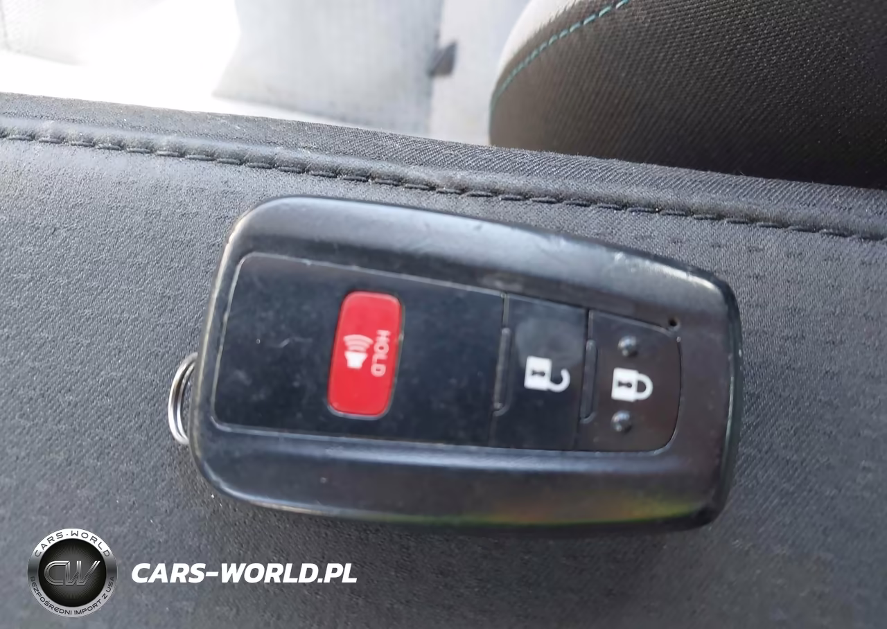2019 Toyota Prius Le VIN:JTDL9RFU3K3002974 - 11