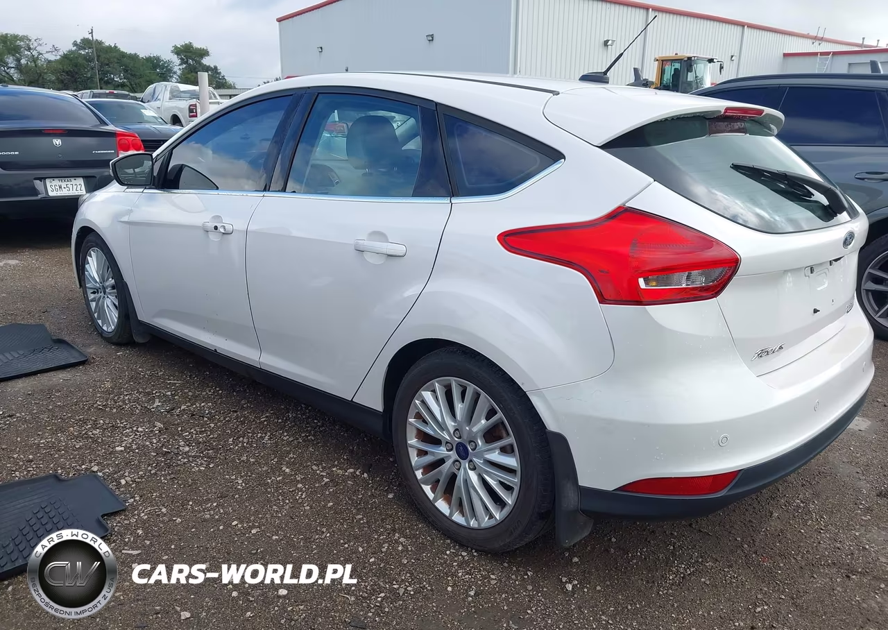 2016 Ford Focus Titanium VIN:1FADP3N26GL252679 - 3