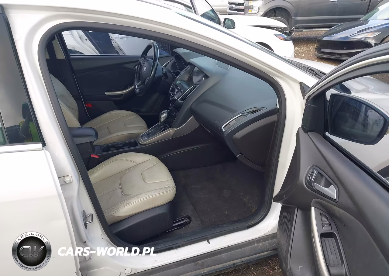 2016 Ford Focus Titanium VIN:1FADP3N26GL252679 - 5