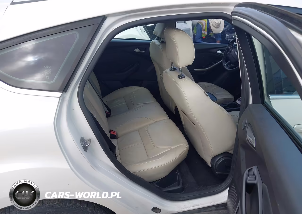 2016 Ford Focus Titanium VIN:1FADP3N26GL252679 - 8
