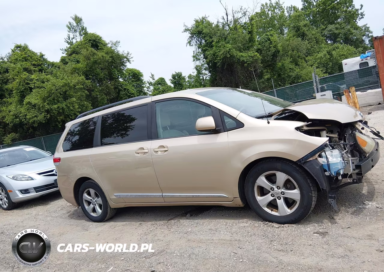 2013 Toyota Sienna Le V6 8 Passenger VIN:5TDKK3DC8DS334997 - 13
