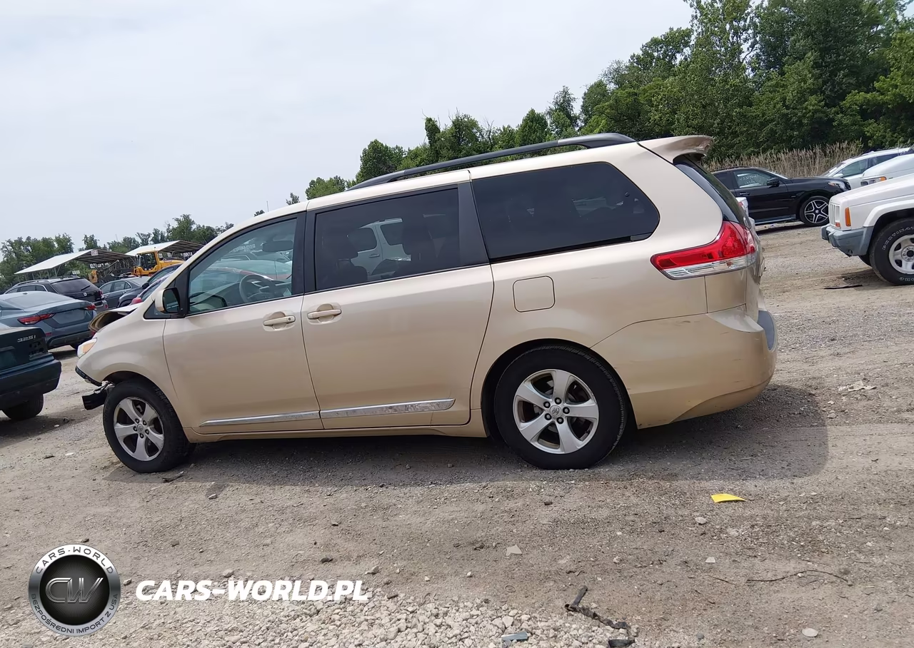 2013 Toyota Sienna Le V6 8 Passenger VIN:5TDKK3DC8DS334997 - 14
