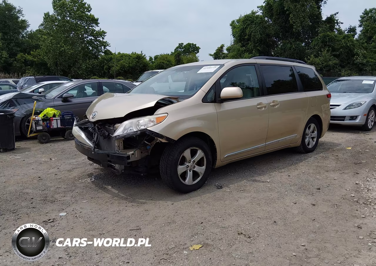 2013 Toyota Sienna Le V6 8 Passenger VIN:5TDKK3DC8DS334997 - 2