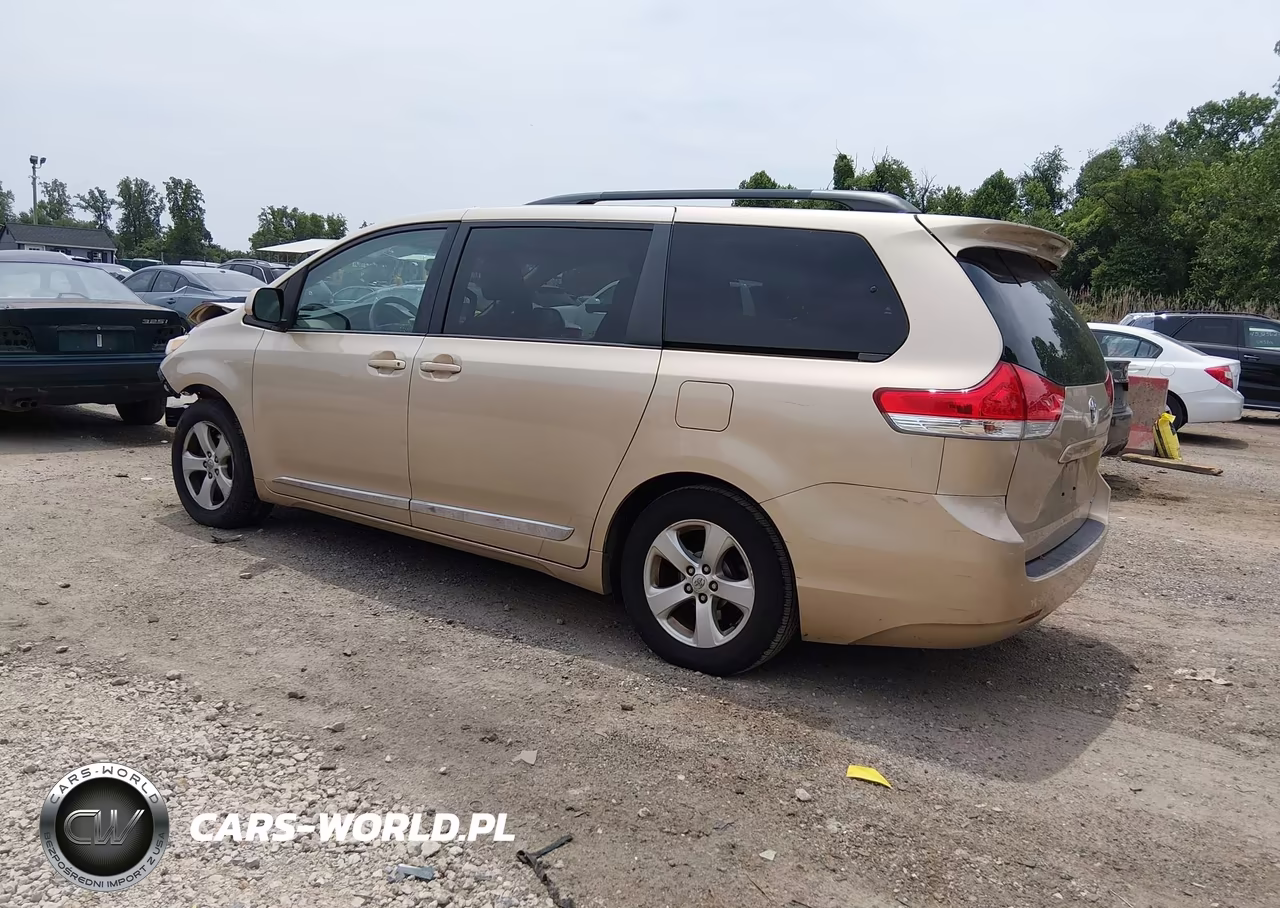 2013 Toyota Sienna Le V6 8 Passenger VIN:5TDKK3DC8DS334997 - 3