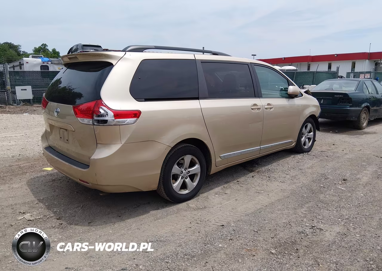 2013 Toyota Sienna Le V6 8 Passenger VIN:5TDKK3DC8DS334997 - 4