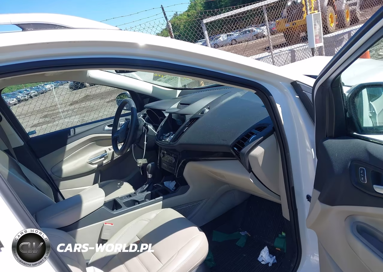 2018 Ford Escape Titanium VIN:1FMCU9J97JUA87811 - 5