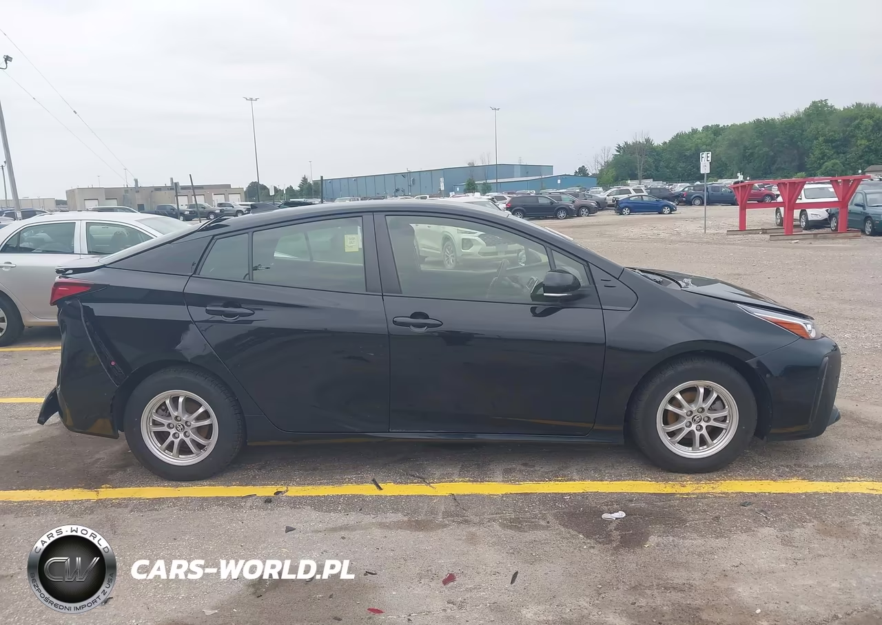2021 Toyota Prius Le VIN:JTDKAMFU3M3141687 - 13