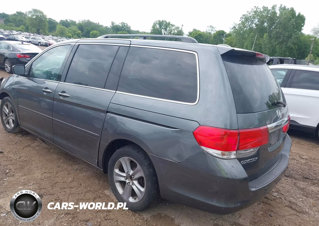 2010 Honda Odyssey Touring VIN:5FNRL3H94AB083969 - 3