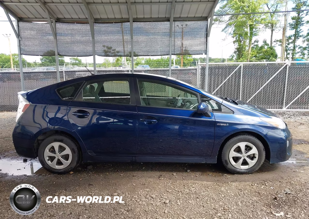 2013 Toyota Prius Two VIN:JTDKN3DU3D1622388 - 14