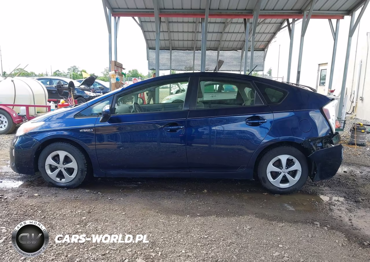2013 Toyota Prius Two VIN:JTDKN3DU3D1622388 - 15