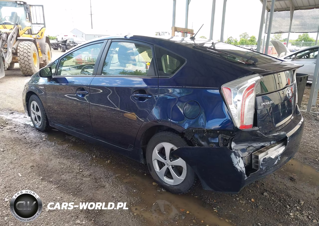 2013 Toyota Prius Two VIN:JTDKN3DU3D1622388 - 3