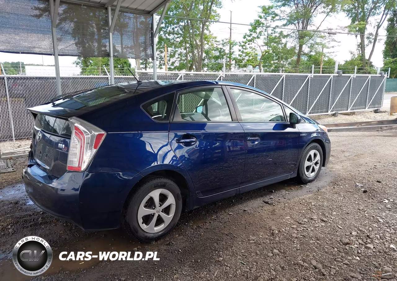 2013 Toyota Prius Two VIN:JTDKN3DU3D1622388 - 4