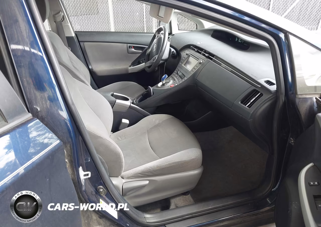 2013 Toyota Prius Two VIN:JTDKN3DU3D1622388 - 5
