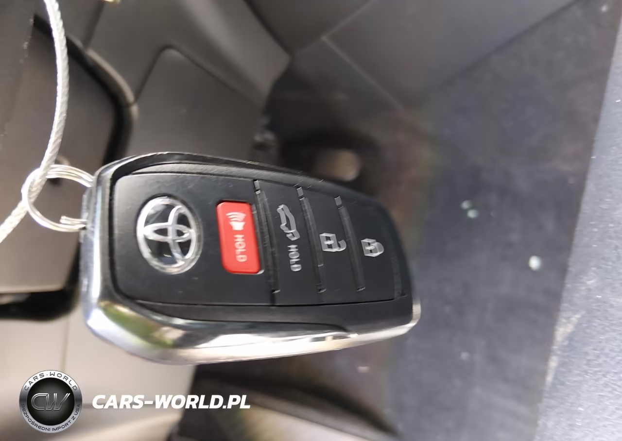 2025 Toyota Corolla Cross Xle VIN:7MUDAABG5SV138797 - 11