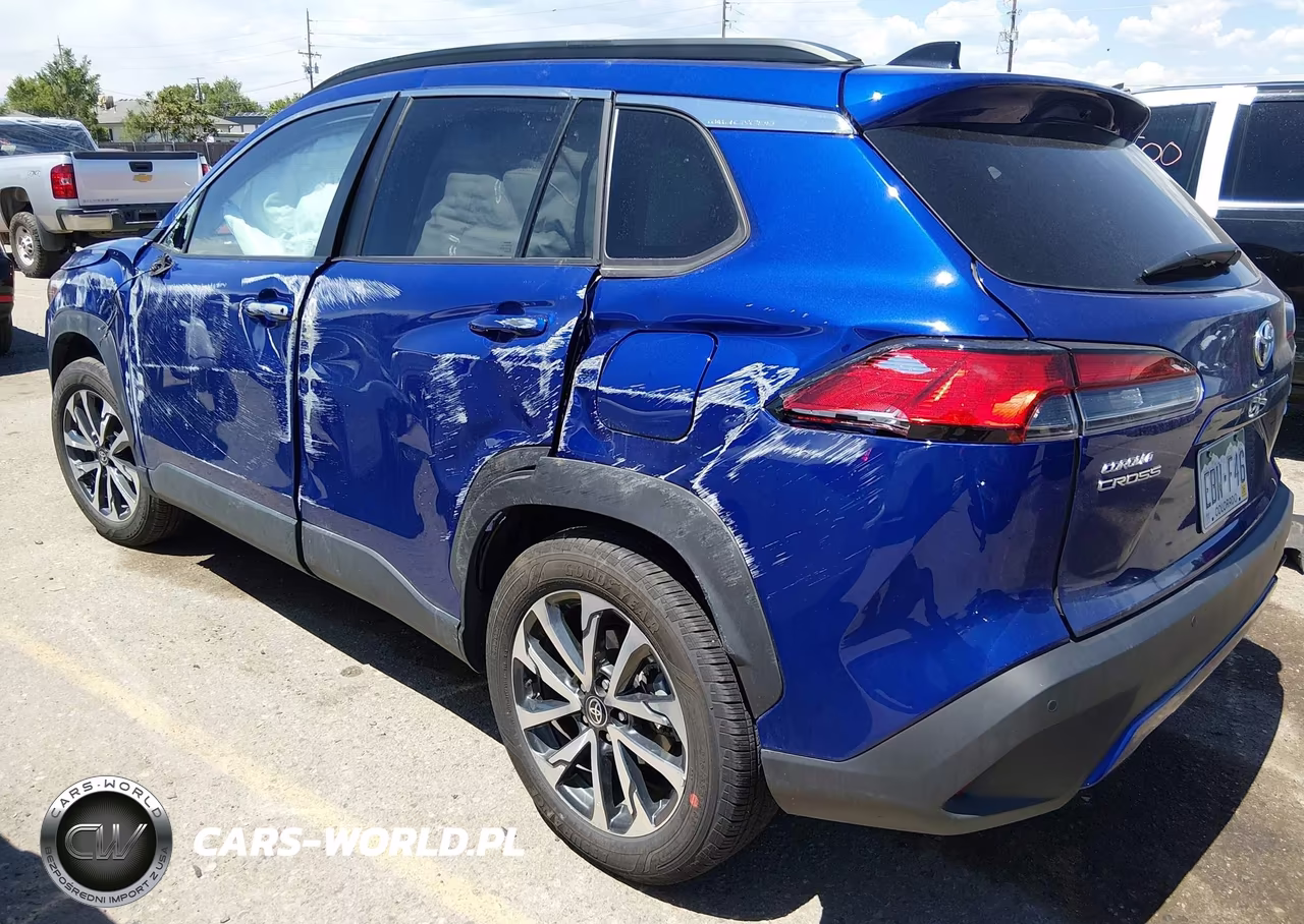 2025 Toyota Corolla Cross Xle VIN:7MUDAABG5SV138797 - 3