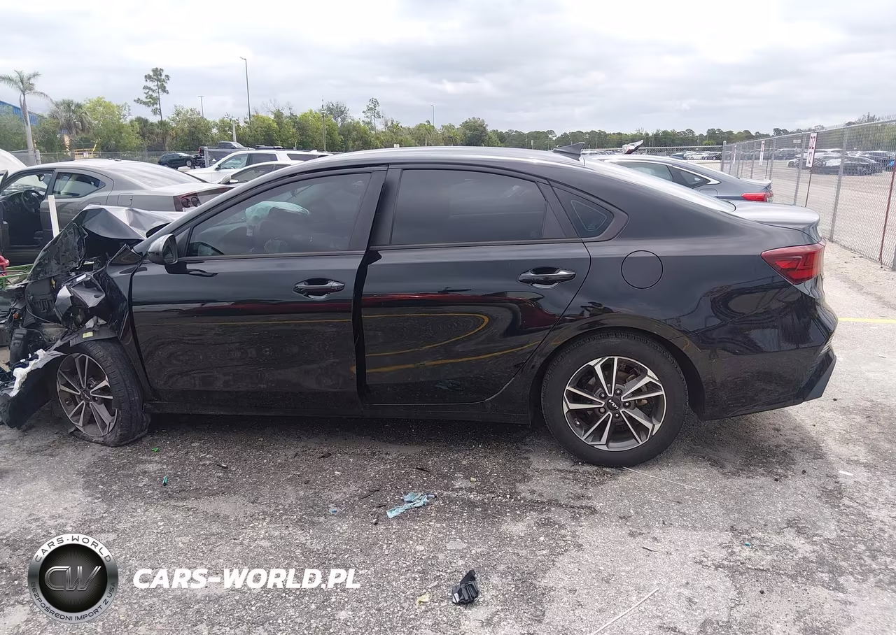 2023 Kia Forte Lxs VIN:3KPF24AD5PE581624 - 15