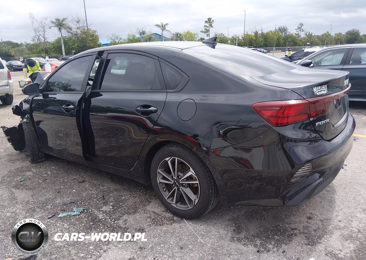2023 Kia Forte Lxs VIN:3KPF24AD5PE581624 - 3