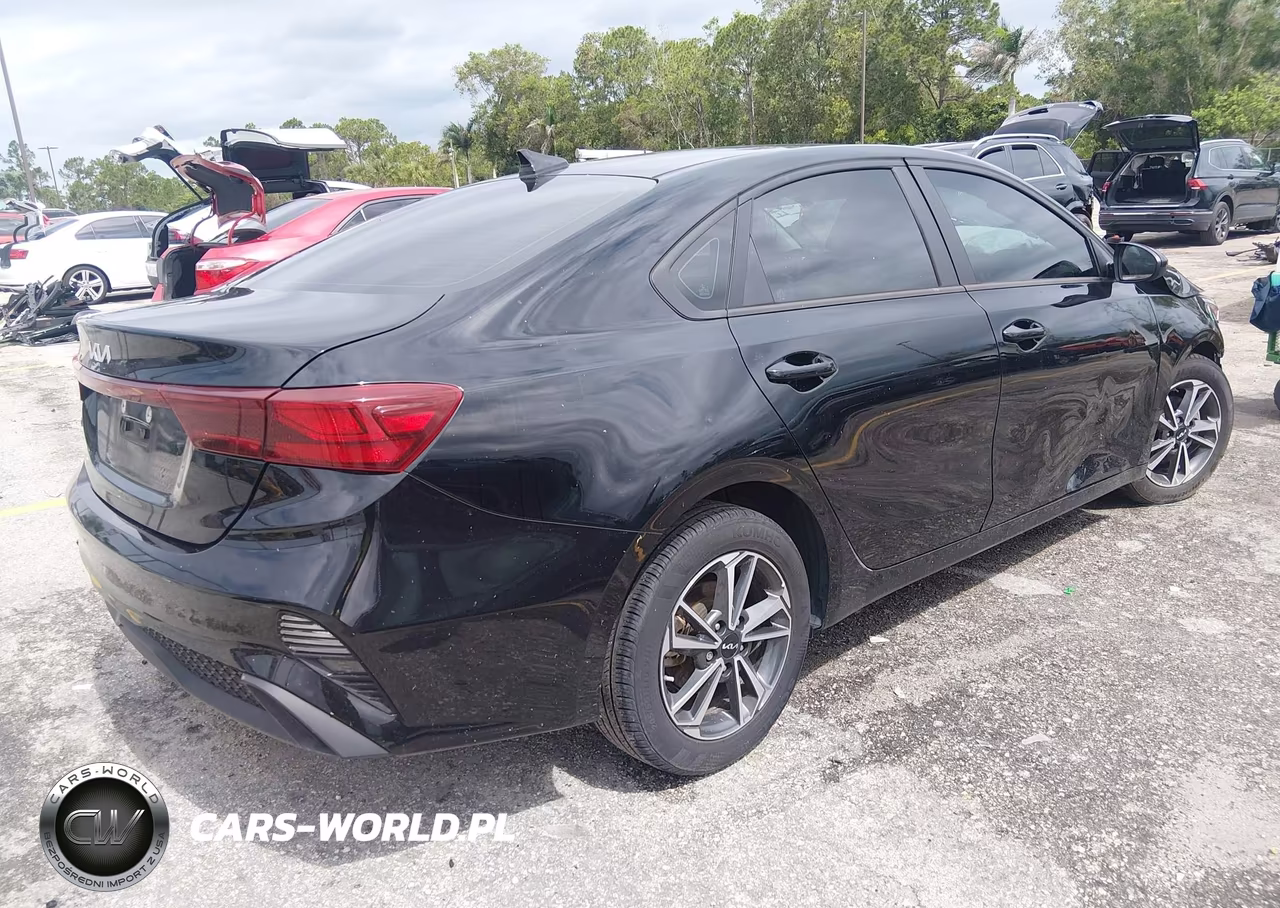 2023 Kia Forte Lxs VIN:3KPF24AD5PE581624 - 4