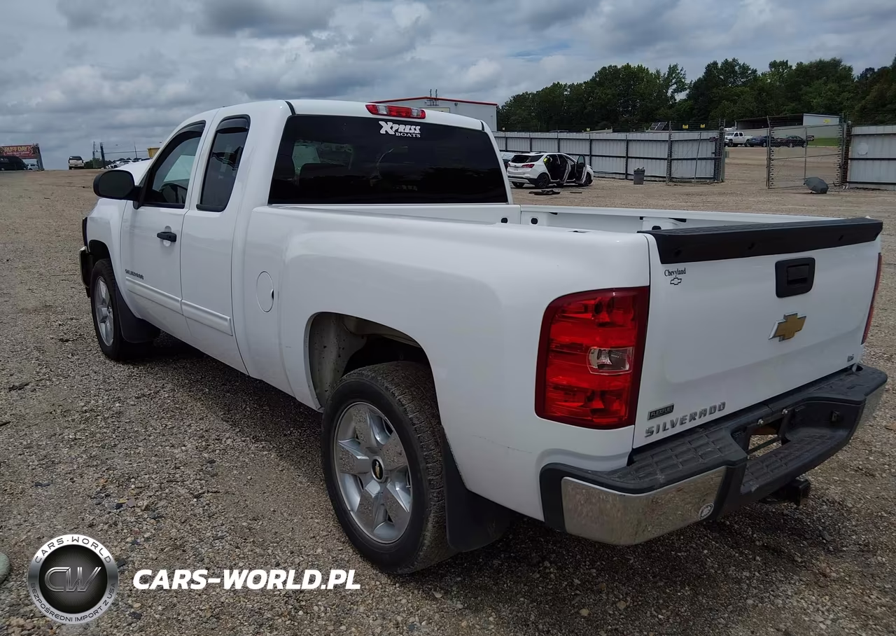 2011 Chevrolet Silverado 1500 Ls VIN:1GCRCREA8BZ417062 - 3
