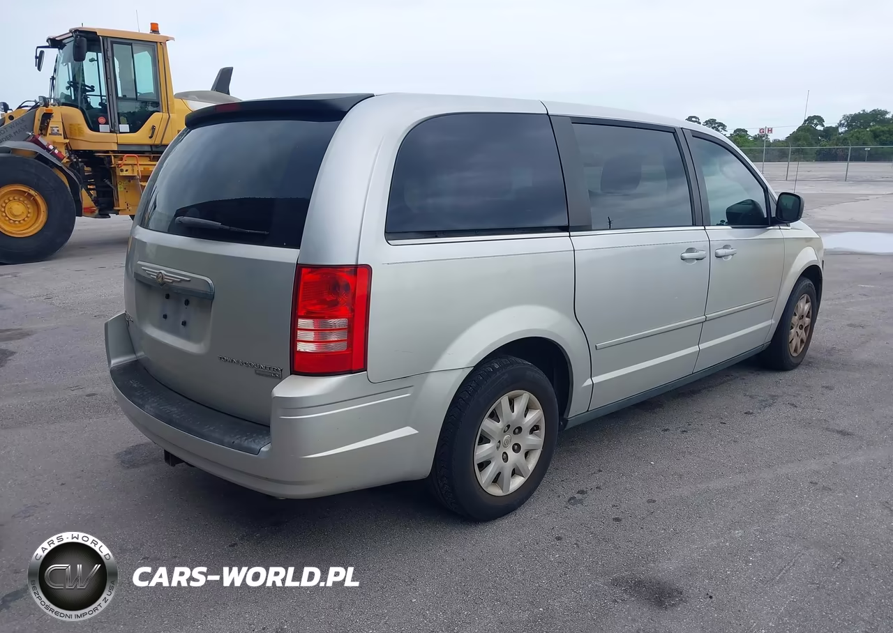 2010 Chrysler Town & Country Lx VIN:2A4RR4DE5AR153033 - 4