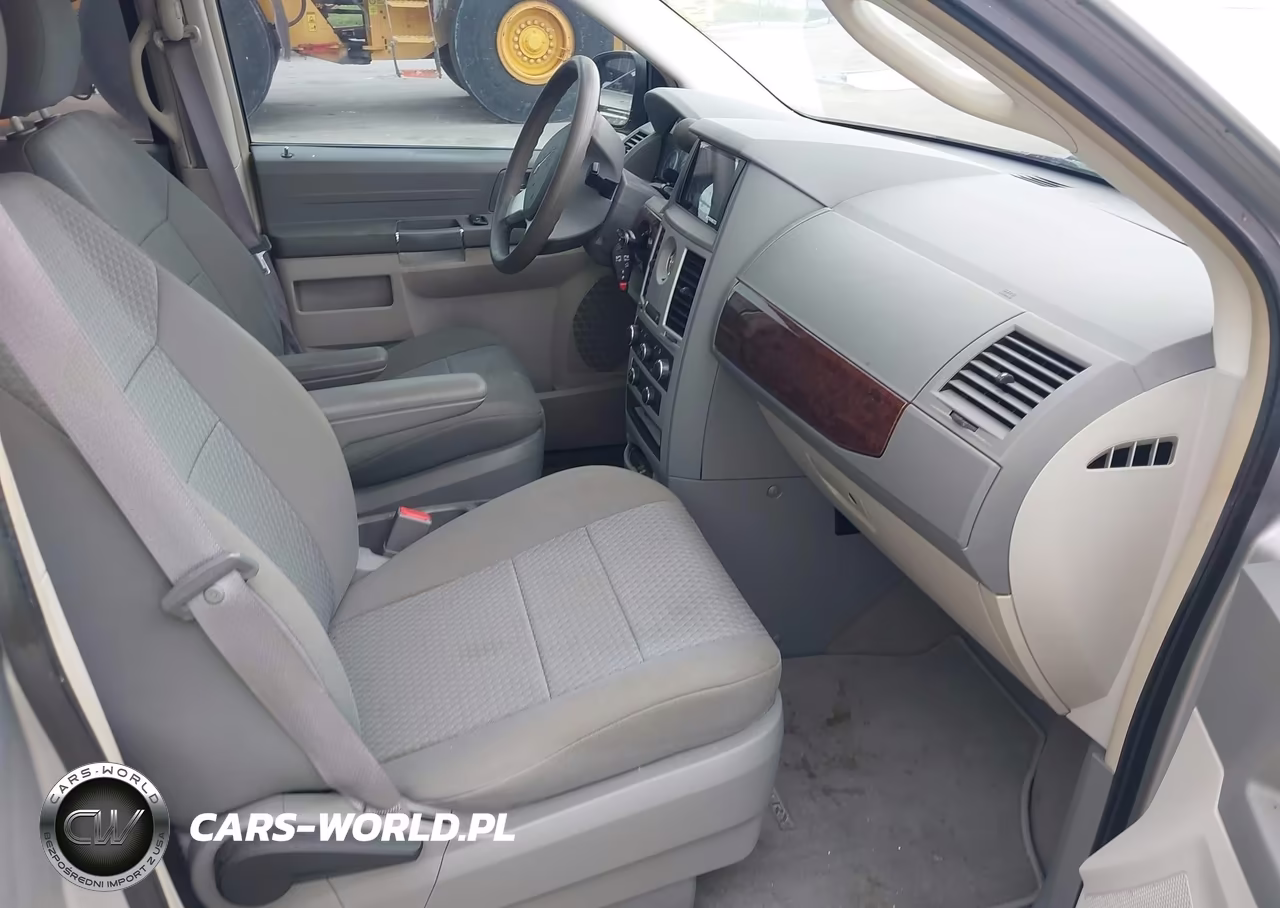 2010 Chrysler Town & Country Lx VIN:2A4RR4DE5AR153033 - 5