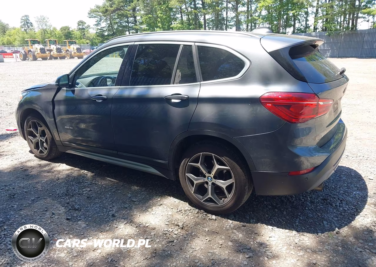 2018 BMW X1 xDrive28I VIN:WBXHT3C31J5K30929 - 3