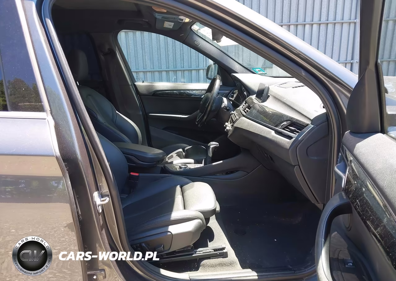 2018 BMW X1 xDrive28I VIN:WBXHT3C31J5K30929 - 5