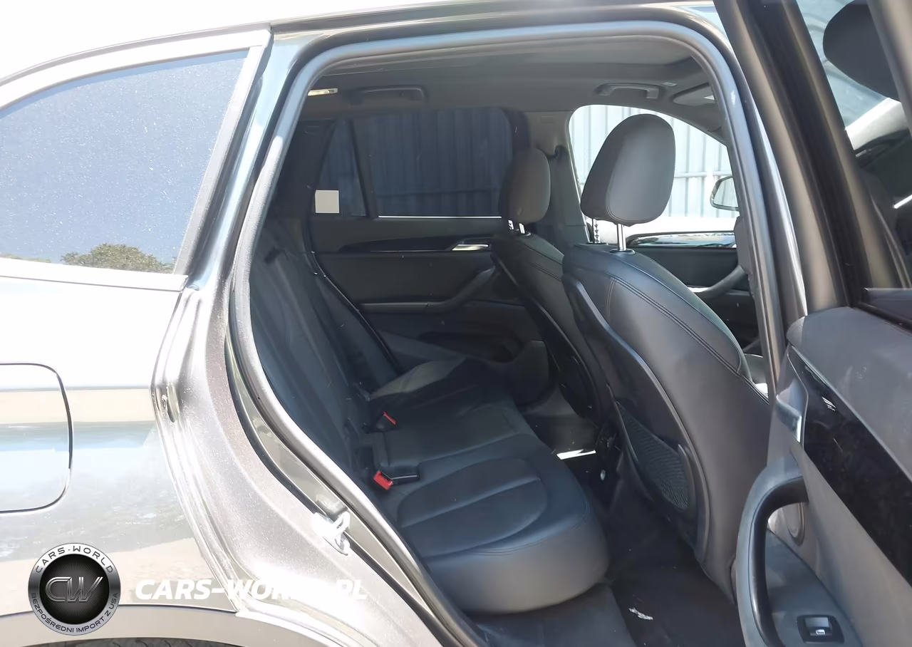 2018 BMW X1 xDrive28I VIN:WBXHT3C31J5K30929 - 8