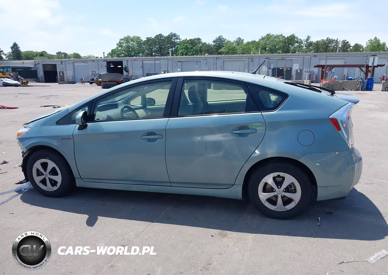 2014 Toyota Prius Two VIN:JTDKN3DU5E1821086 - 15