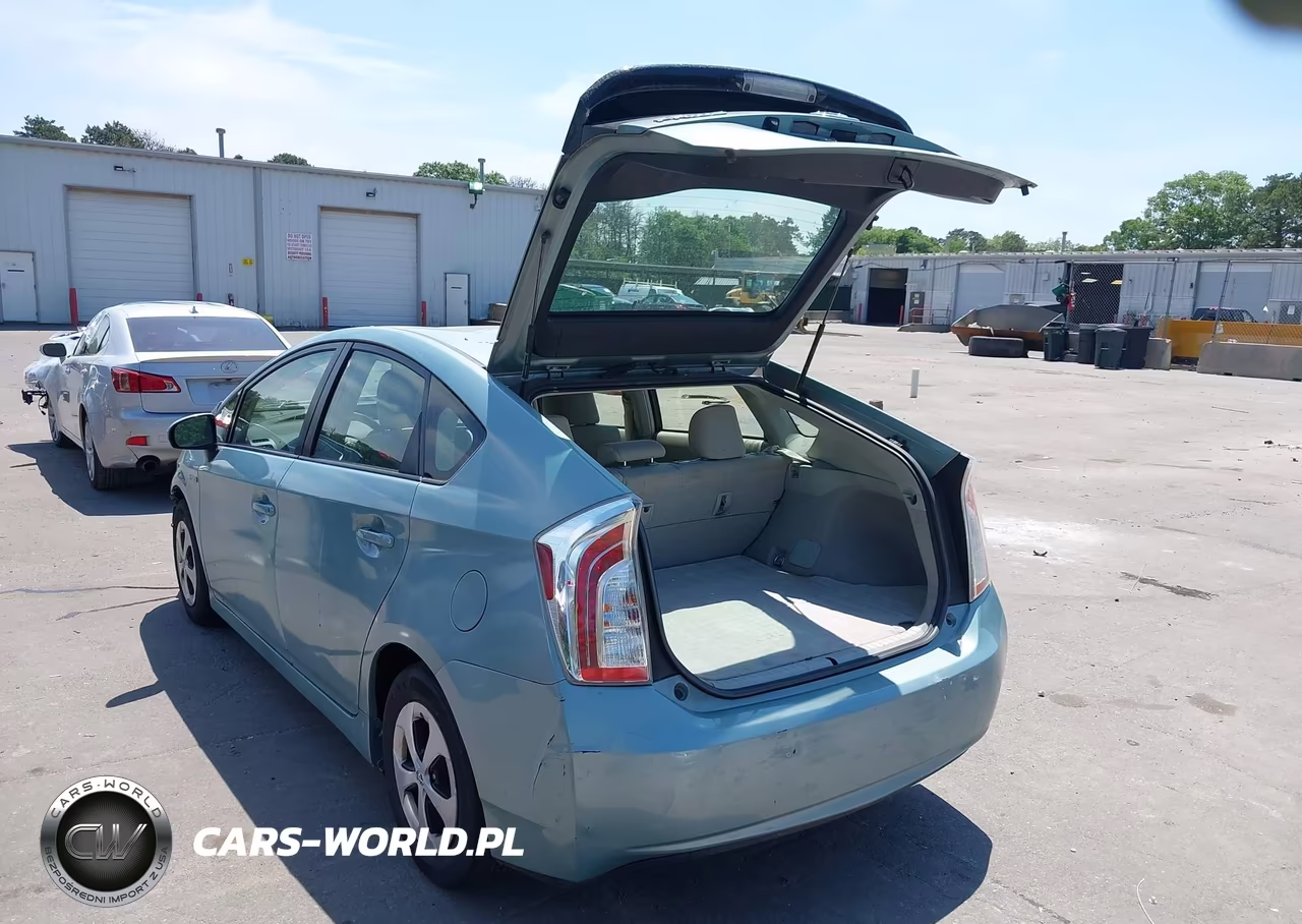 2014 Toyota Prius Two VIN:JTDKN3DU5E1821086 - 3