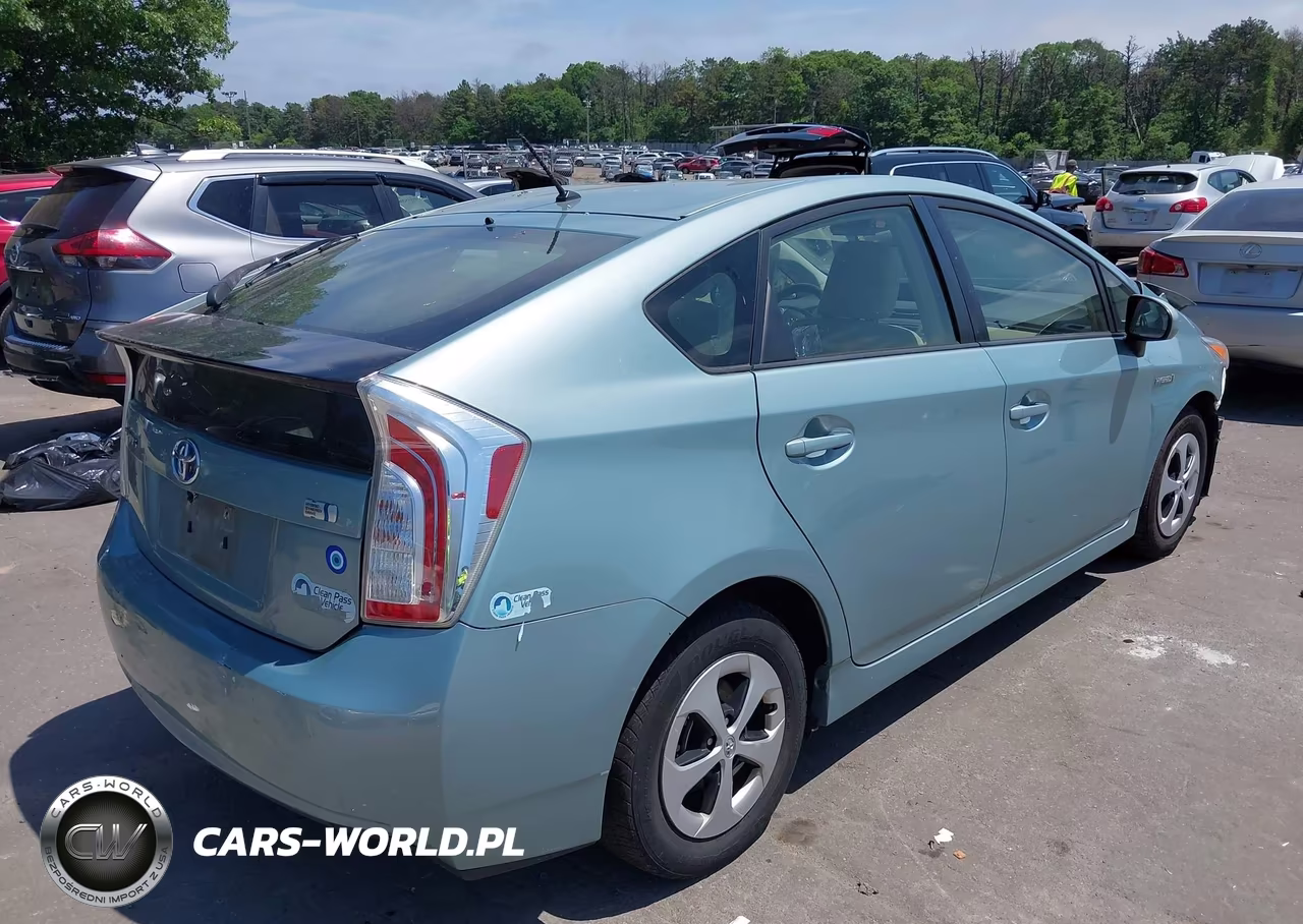 2014 Toyota Prius Two VIN:JTDKN3DU5E1821086 - 4