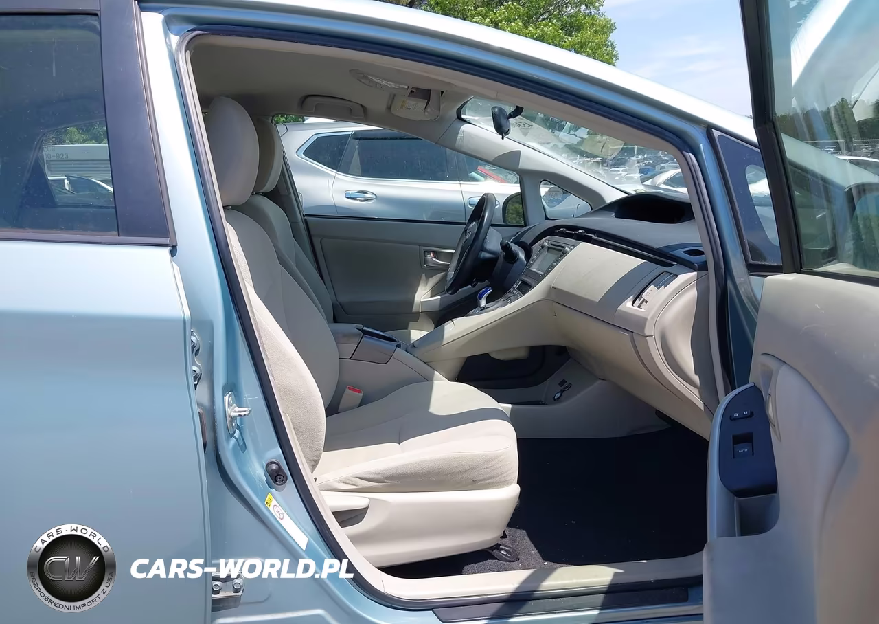 2014 Toyota Prius Two VIN:JTDKN3DU5E1821086 - 5