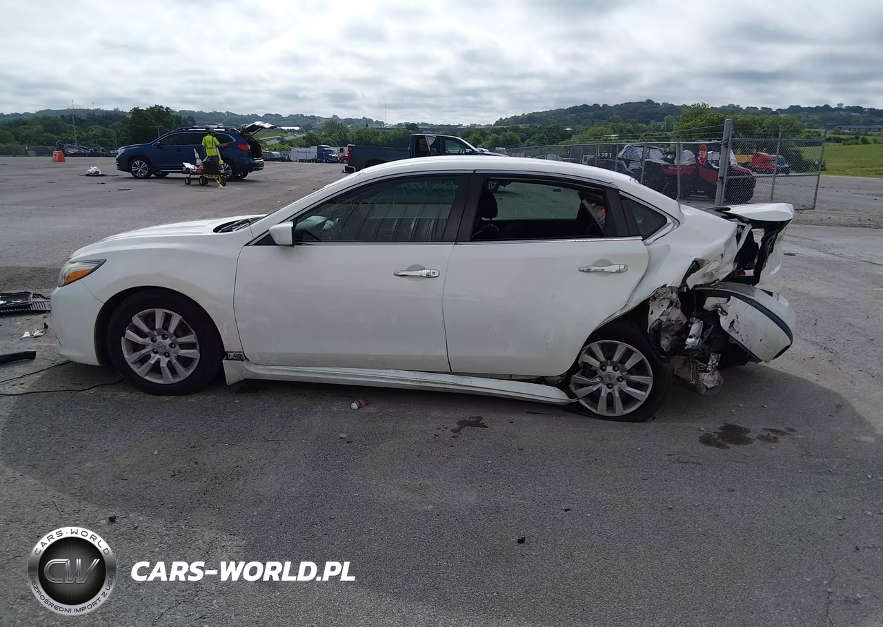 2018 Nissan Altima 2.5 S VIN:1N4AL3AP4JC142625 - 13