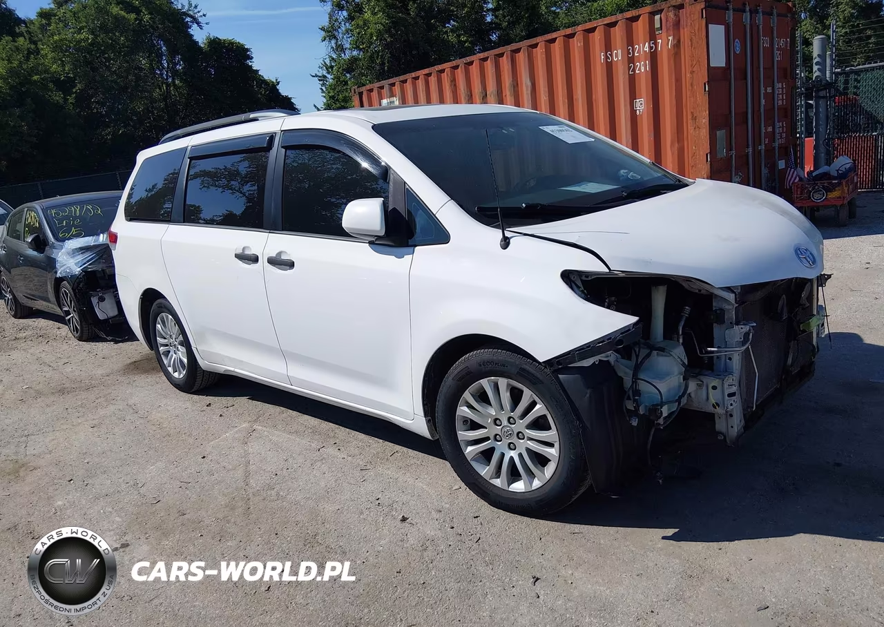 2014 Toyota Sienna Xle V6 8 Passenger