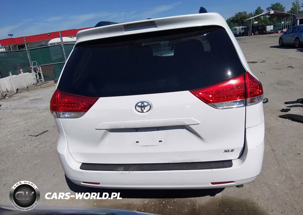 2014 Toyota Sienna Xle V6 8 Passenger VIN:5TDYK3DC7ES516346 - 17