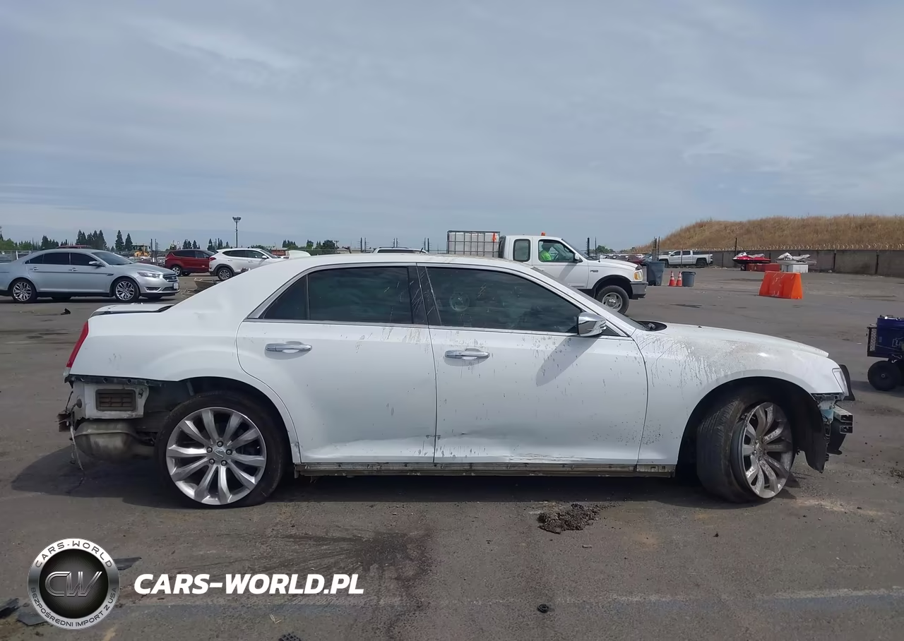 2019 Chrysler 300 Limited VIN:2C3CCAEG7KH527956 - 13