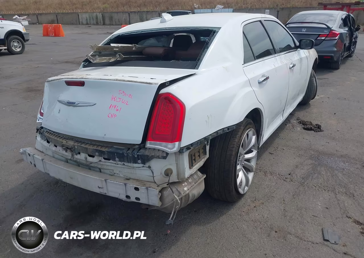 2019 Chrysler 300 Limited VIN:2C3CCAEG7KH527956 - 4