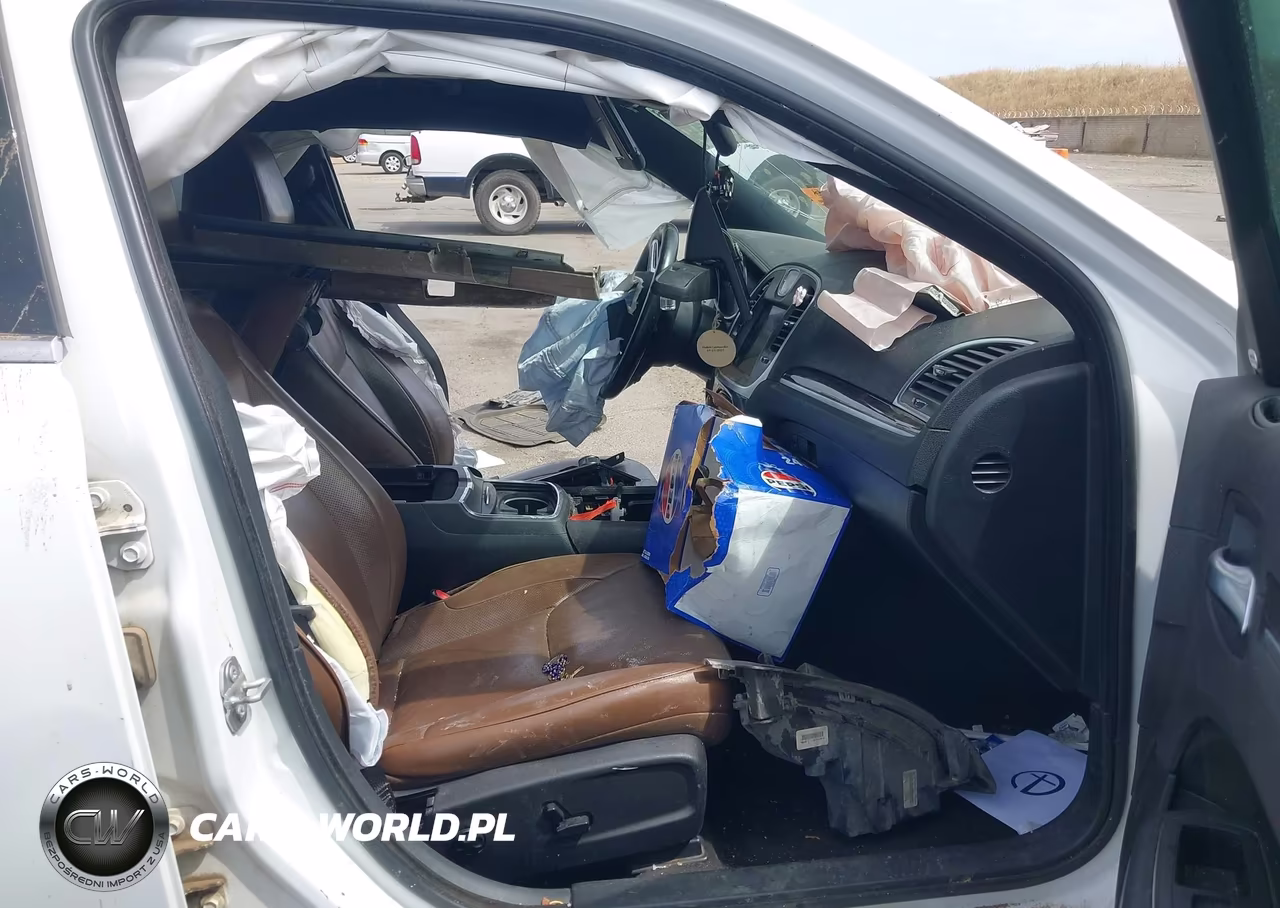 2019 Chrysler 300 Limited VIN:2C3CCAEG7KH527956 - 5